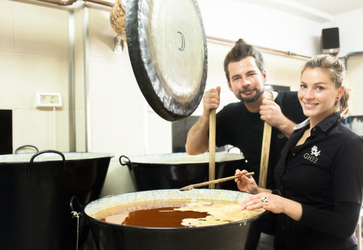 Produccion artesanal ghee terapeutico cuenco cobre terapeutico